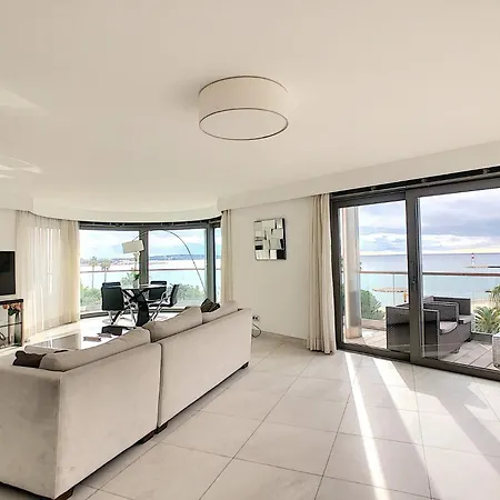 7 Croisette * Cannes